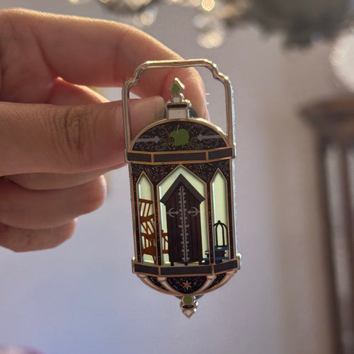 Stained Glass Lantern | Dark Cabinet