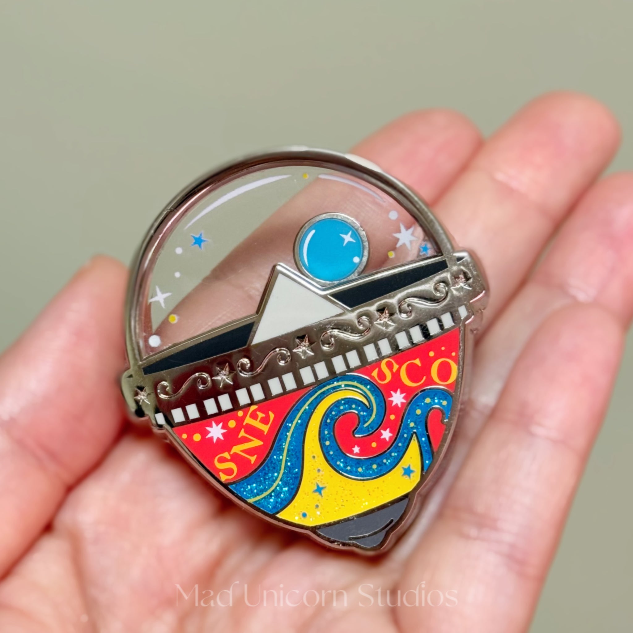 Sneaky scope | Shaker Pin – Mad Unicorn Studios